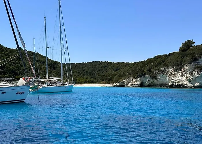 Toula 10mins From Voutoumi